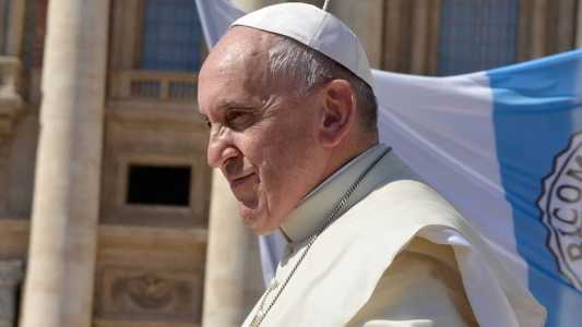 Papa Francisco tem febre e cancela agenda na manhã de sexta-feira