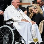 Como está o papa Francisco após operação? Vaticano atualiza quadro