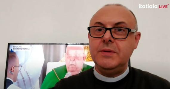 O papa Francisco ganhou de presente uma camisa da Chapecoense, como forma de agradecimento às mensagens de apoio aos familiares das vítimas e sobreviventes da tragédia
