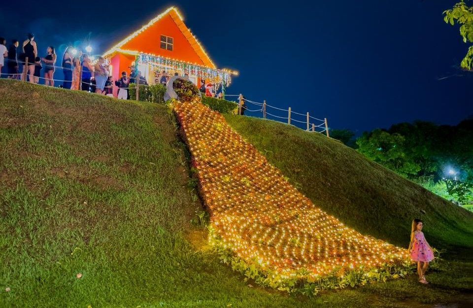 Atração no Parque Ipanema, casinha do papai noel recebe visitantes