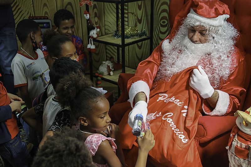 Em ação de Natal, Receita Federal distribui 38 mil brinquedos apreendidos nesta terça (19)