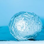 Colocar papel alumínio no congelador: o segredo simples e eficaz que muita gente usa para economizar