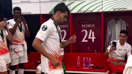 Paquetá dançou ao som de 'Jogadinha do Paquetá' no vestiário do West Ham