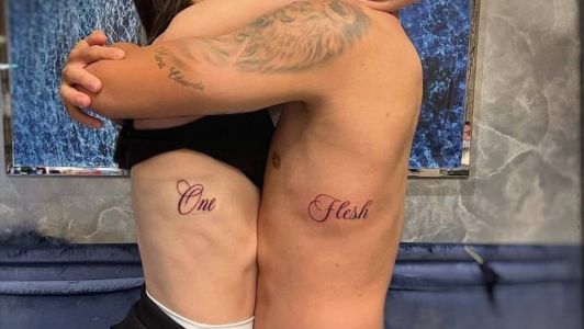Paquetá fez 'tatuagem de casal' com a esposa, Duda Fournier