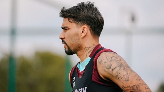 Lucas Paquetá com a camisa do West Ham