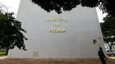Para 2024, a expectativa de crescimento foi revisada de 2,3% para 2,2%