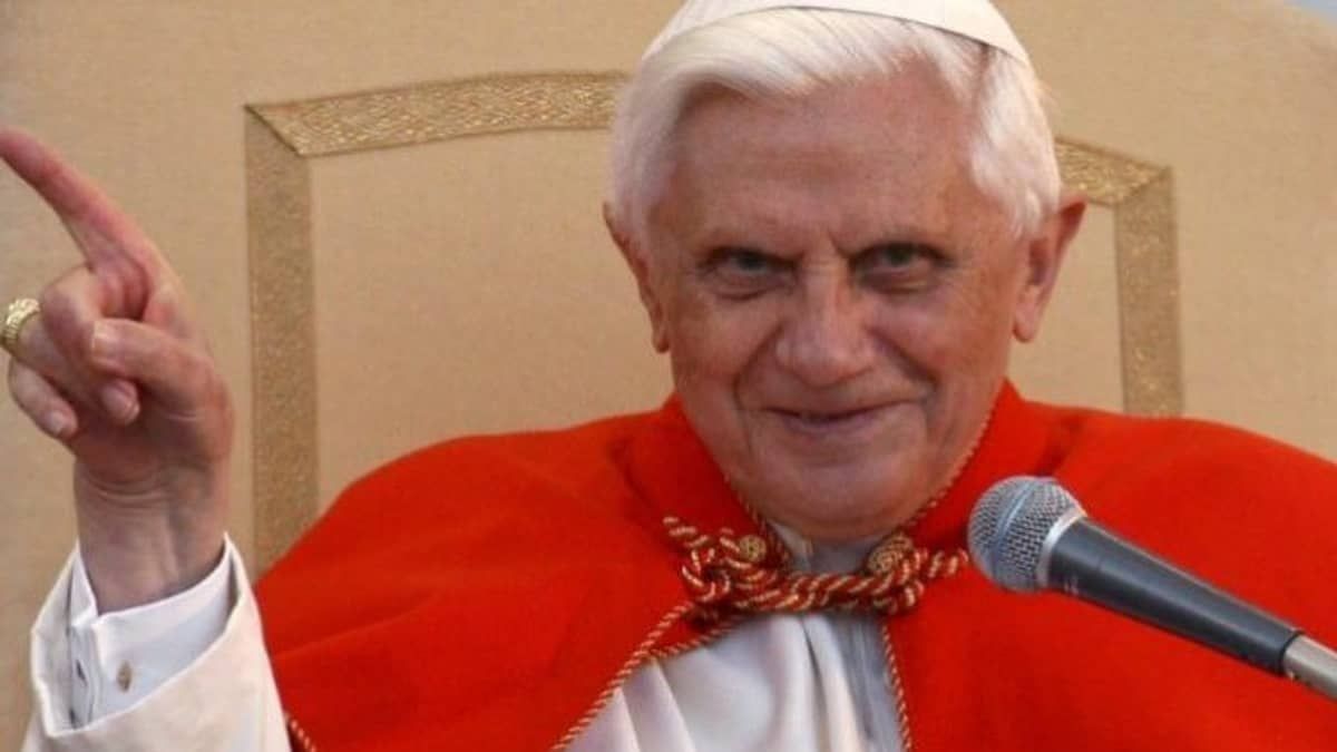 Justiça arquiva processo contra Bento XVI acusado de acobertar abusos sexuais contra crianças