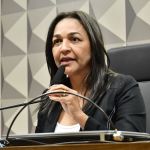 Para blindar imagem das Forças Armadas, comandante do Exército se encontra com relatora da CPMI do 8/1, dizem fontes