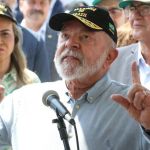 Bolsa fecha no menor nível desde julho após críticas do governo ao BC