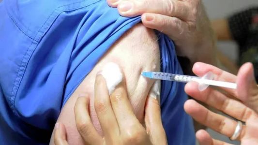 Para receber a vacina é necessário apresentar documento de identidade e cartão de vacina