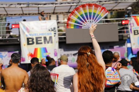 A 26ª edição da Parada do Orgulho LGBTQIA+ aconteceu no último domingo (20) em Belo Horizonte.