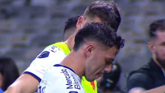 Paraguaio Sebastian chora após o apito final entre Cruzeiro x Vasco