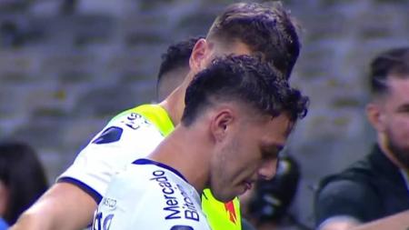 Paraguaio Sebastian chora após o apito final entre Cruzeiro x Vasco