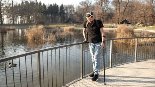 Paralisado após acidente, Gert-Jan Oskam usa técnica que permite que ele ande novamente