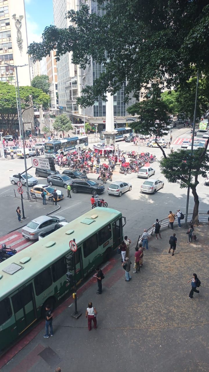 Breque dos apps: motociclistas de aplicativo fazem  manifestação no Centro de BH de Belo Horizonte