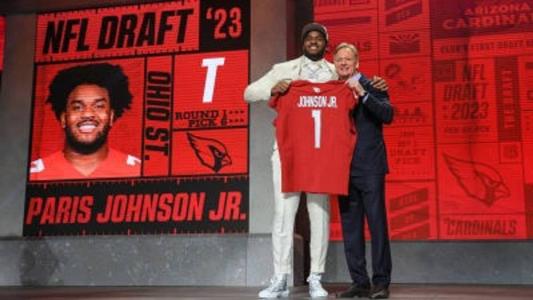 Paris Johnson Jr. foi a sexta escolha geral deste ano na NFL