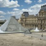 Vazamento de água no Museu do Louvre danifica centenas livros