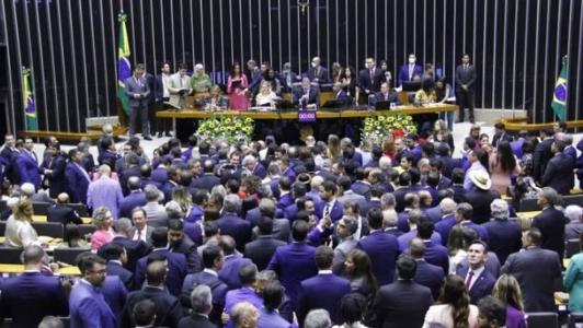 Parlamentares eleitos tomam posse nesta quarta-feira (1º)