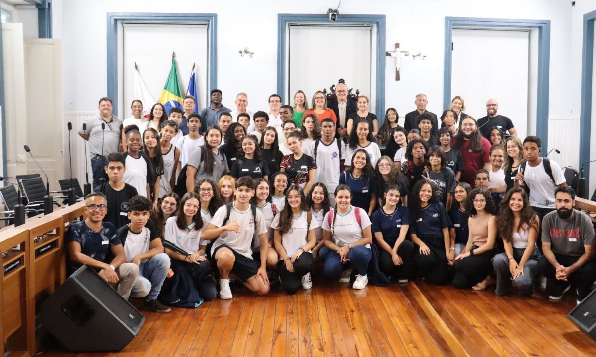 Câmara de JF instala edição 2025 do Parlamento Jovem de Minas Gerais