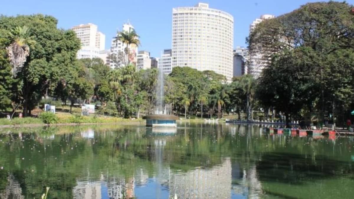 Parque Municipal Américo Renné Giannetti, no Centro, fecha mais cedo neste sábado (11)