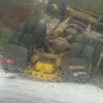 Vídeo: carreta com látex tomba na BR-040 em Carandaí