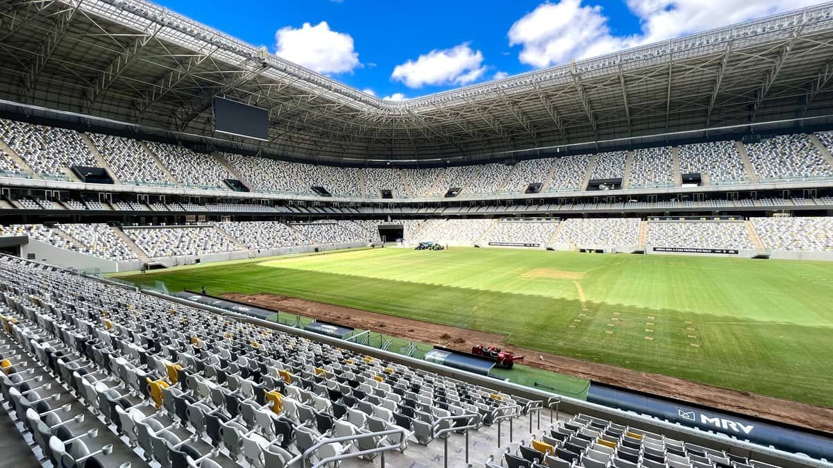 Arena MRV substitui parte do gramado e se prepara para receber Atlético x Botafogo
