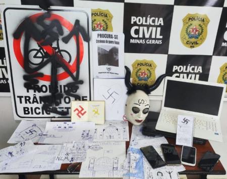 Parte do material apreendido em posse dos membros do grupo neonazista