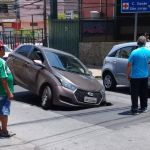 Asfalto recapeado cede e buraco 'engole' carro em BH: '3 mil reais de prejuízo'
