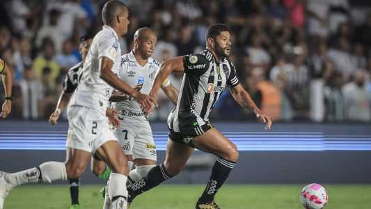 Partida entre Santos e Atlético é destaque na programação deste domingo (23)