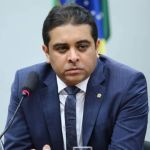 Projeto que proíbe casamento homoafetivo é aprovado em comissão