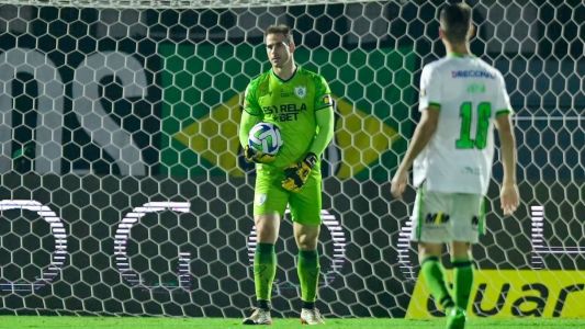 Pasinato estreou pelo América pouco mais de três meses após ser contratado