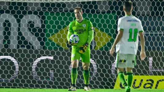 Pasinato estreou pelo América pouco mais de três meses após ser contratado
