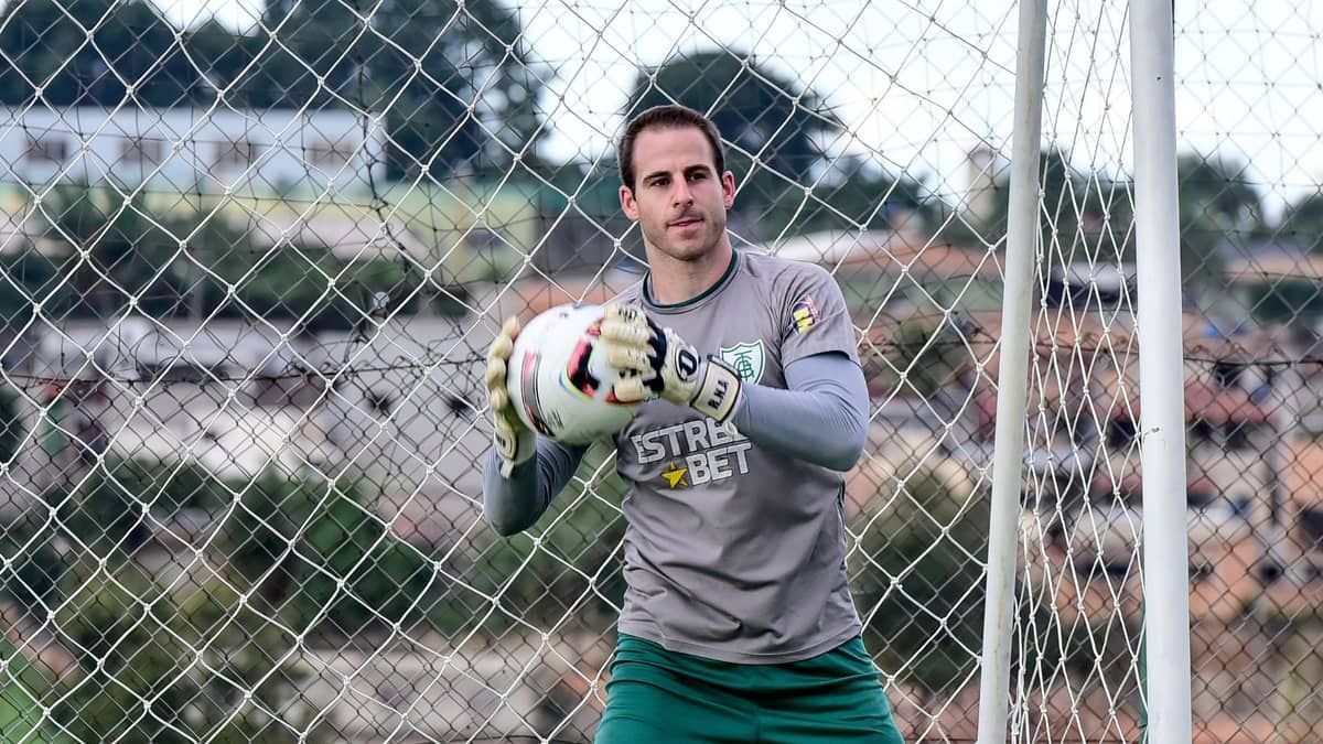 Matheus Pasinato destaca evolução do América nos últimos jogos