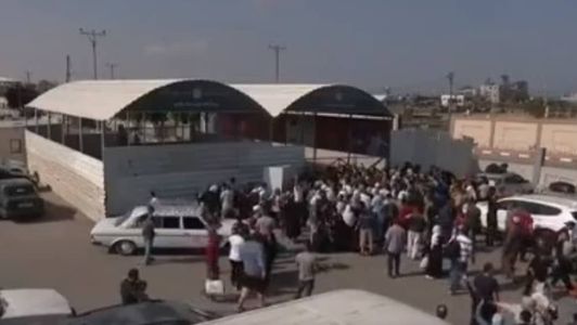 Passagem de Rafah, na fronteira entre a Faixa de Gaza e o Egito, foi aberta nesta quinta-feira (2); 576 estrangeiros foram autorizados a cruzá-la