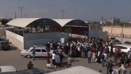 Passagem de Rafah, na fronteira entre a Faixa de Gaza e o Egito, foi aberta nesta quinta-feira (2); 576 estrangeiros foram autorizados a cruzá-la