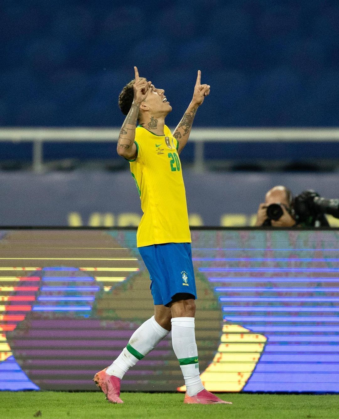 Mansão de ex-jogador da Seleção e pastor está à venda por R$ 32,5 milhões; veja fotos