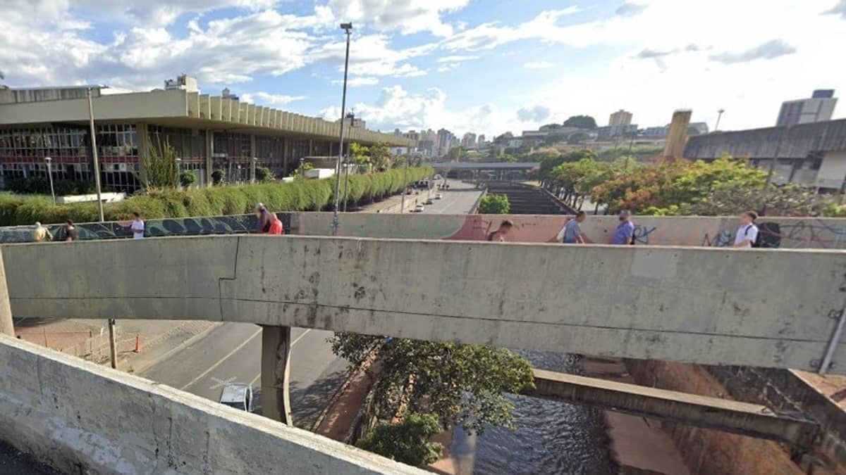 Ladrão morre ao pular de passarela e cair nos fundos da rodoviária após furtar celular em Belo Horizonte  
