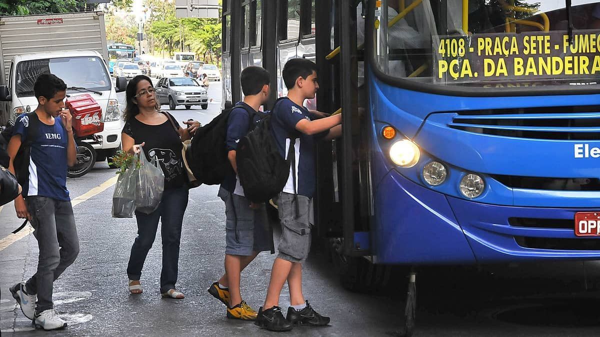 Câmara de BH condiciona subsídio a empresas de ônibus a tarifa zero para vilas e favelas e passe livre estudantil