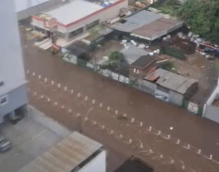 Moradores da cidade de Passos gravaram as inundações