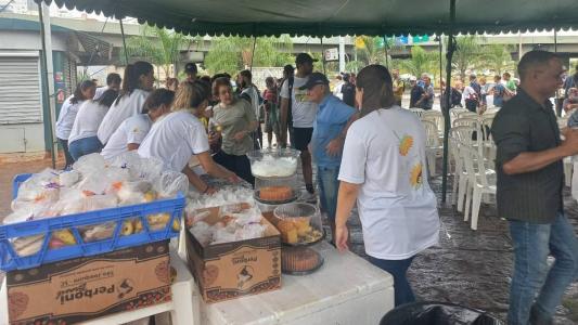 Pastoral da Rua distribuiu café da manhã e almoço