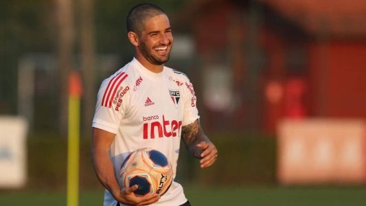 Pato alinha detalhes e se aproxima de anúncio pelo São Paulo