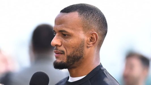 Patric durante treinamento no Atlético