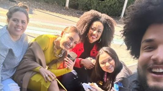 Patrícia Poeta se diverte com Tati Machado, Valeria Almeida e produção