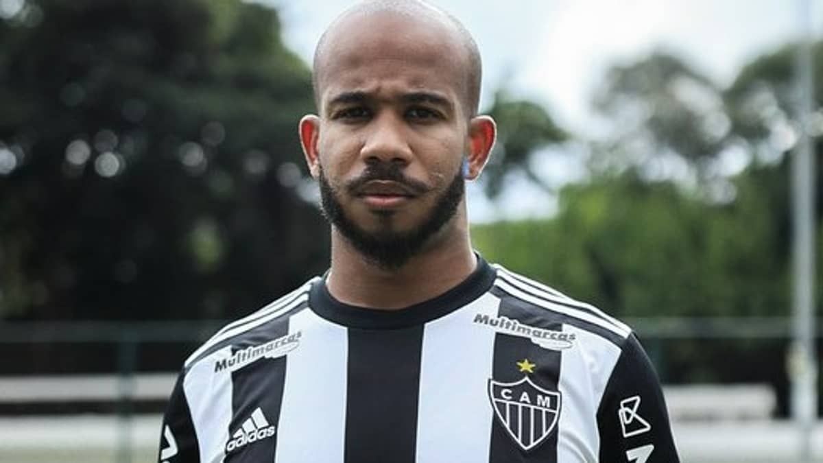 Patrick assume número marcante na história do Atlético