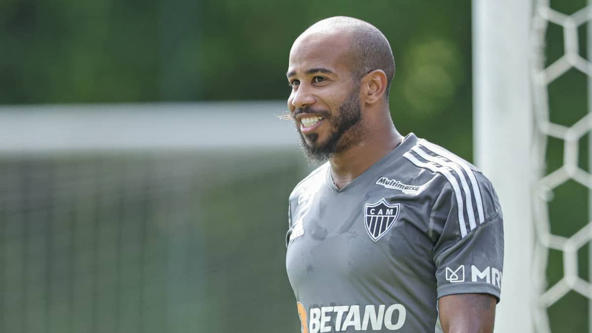 Atlético: meia Patrick opina sobre situação do gramado em Pelotas