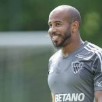 Atlético: meia Patrick opina sobre situação do gramado em Pelotas
