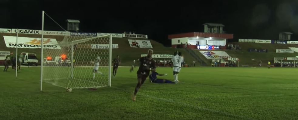 Com um a mais, Patrocinense bate Ipatinga em jogo pelo Campeonato Mineiro