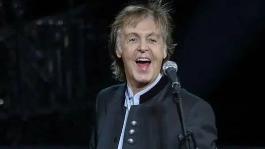 Durante a conversa com a BBC Radio 4, McCartney contou que os produtores utilizaram uma antiga gravação de John Lennon para extrair a sua voz