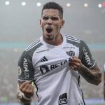 Paulinho brilha em vitória do Atlético e provoca Flamengo no Maracanã