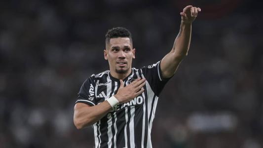 Paulinho, atacante do Atlético